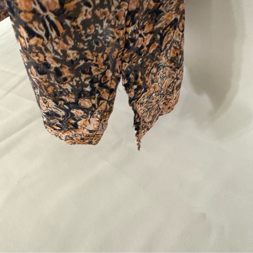 Maurices Blouse Floral with Pattern Button Up- Cap Sleeves, V-neck, Size Large - Picture 11 of 11